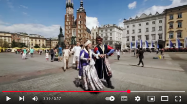 Kraków Polonez - taniec uliczny (Polonez street dance). Rynek Główny Kraków, największy plac miejski w Europie, lato 2018. Piękna muzyka Wojciecha Kilara. Grają muzycy z Młodzieżowej Orkiestry #FMF i 